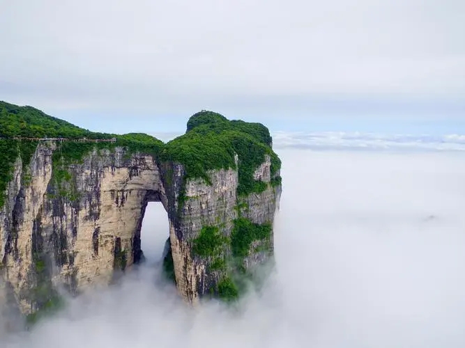 tianmen cave in zhangjiajie tour package.webp (1)